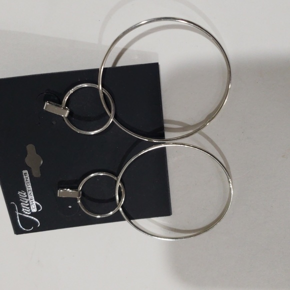 Silver tone Double Hoops Interconnected 2.5-in drop Earrings - Women's Jewelry - Picture 7 of 10